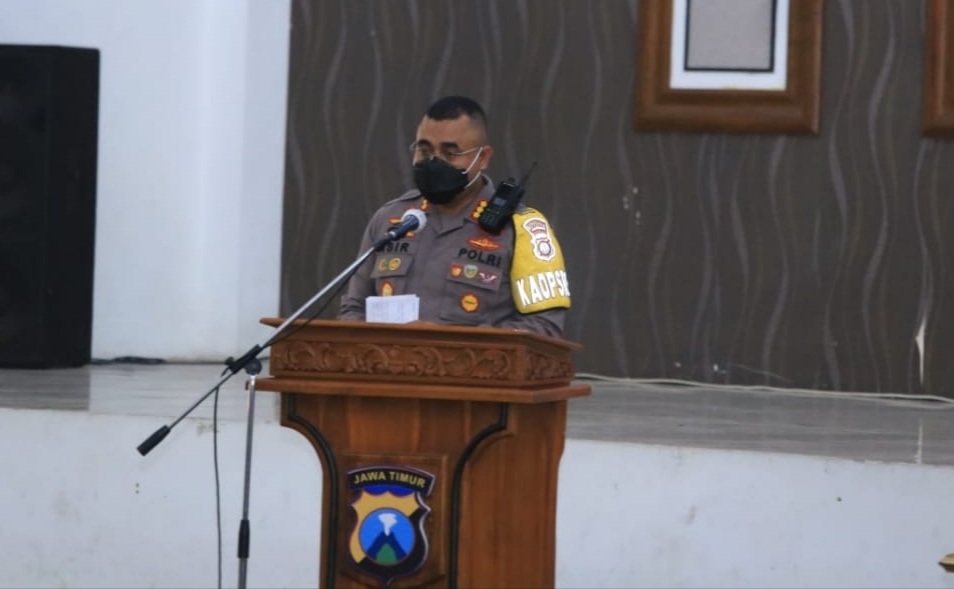 Kapolrestabes Surabaya Kombes Pol Jhonny Eddizon Isir 