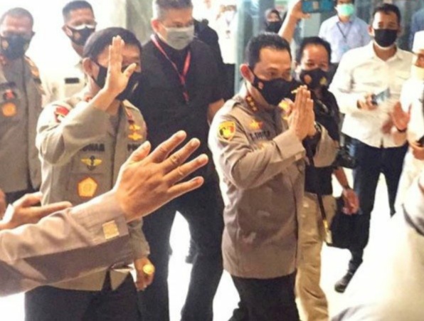Jenderal Idham Azis mengantarkan Komjen Listyo Sigit ke DPR yang akan menjalani fit and propper test sebagai calon Kapolri