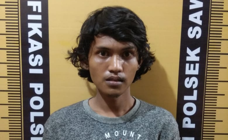Pelaku saat diamankan di Kapolsek Sawahan