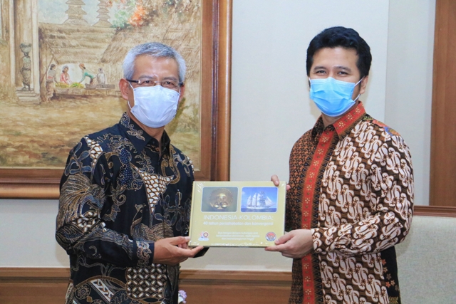Dubes RI untuk Kolombia, Priyo Iswanto bersama Wakil Gubernur Jawa Timur, Emil Elestianto di Ruang Kerja Wagub, Kantor Gubernur Jatim Jalan Pahlawan 110 Surabaya.