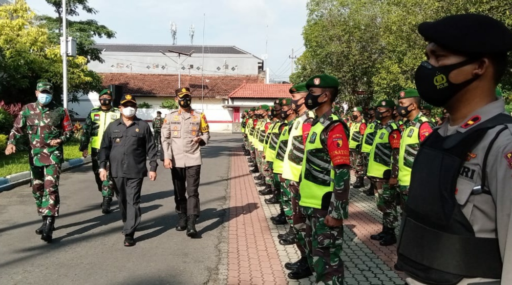 Apel gelar pasukan dalam rangka PPKM di Tulungagung diikuti oleh TNI-Polri, Satpol PP, PMI dan instansi y