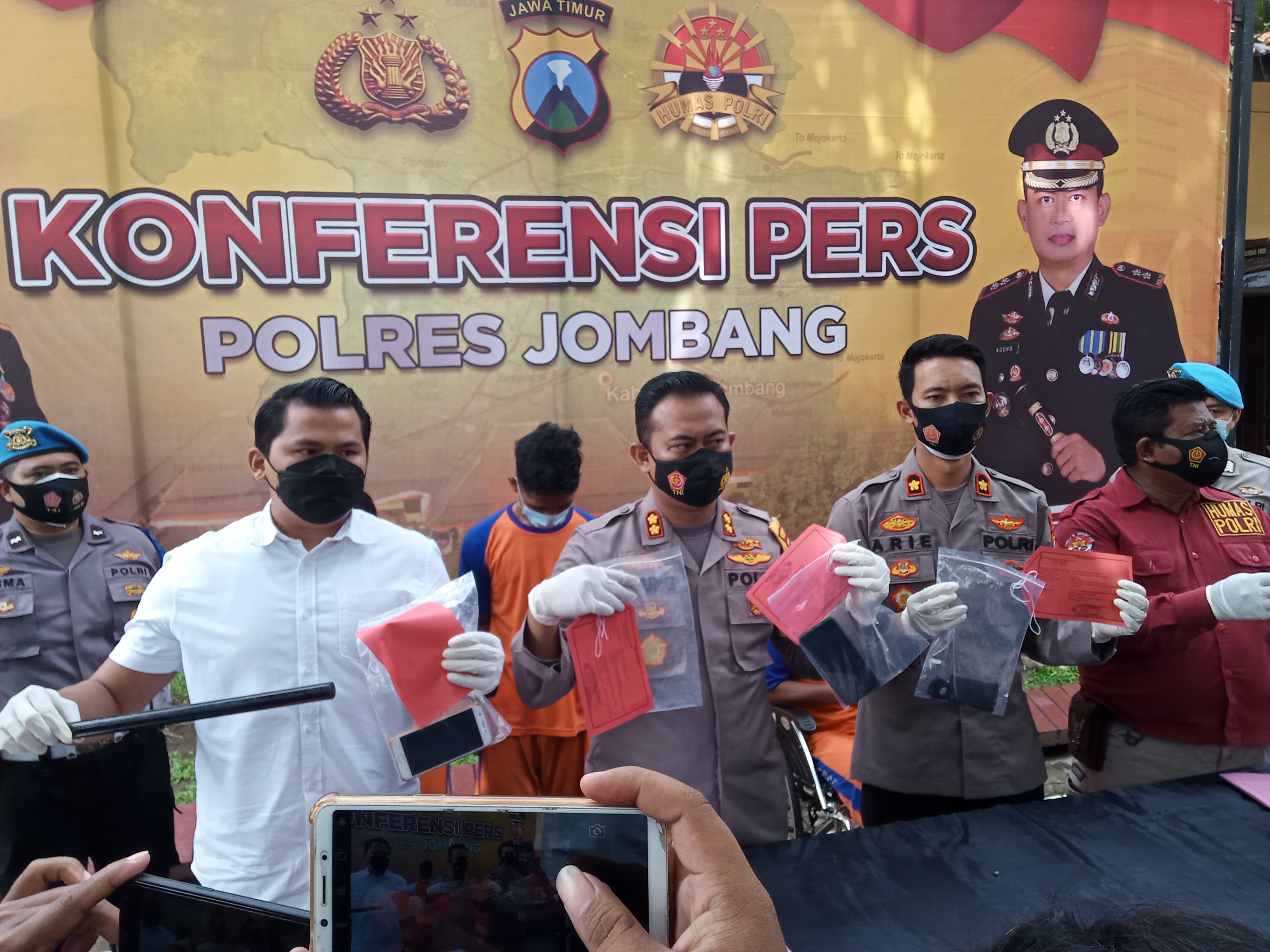 Kapolres Jombang merilis kasus pembunuhan 