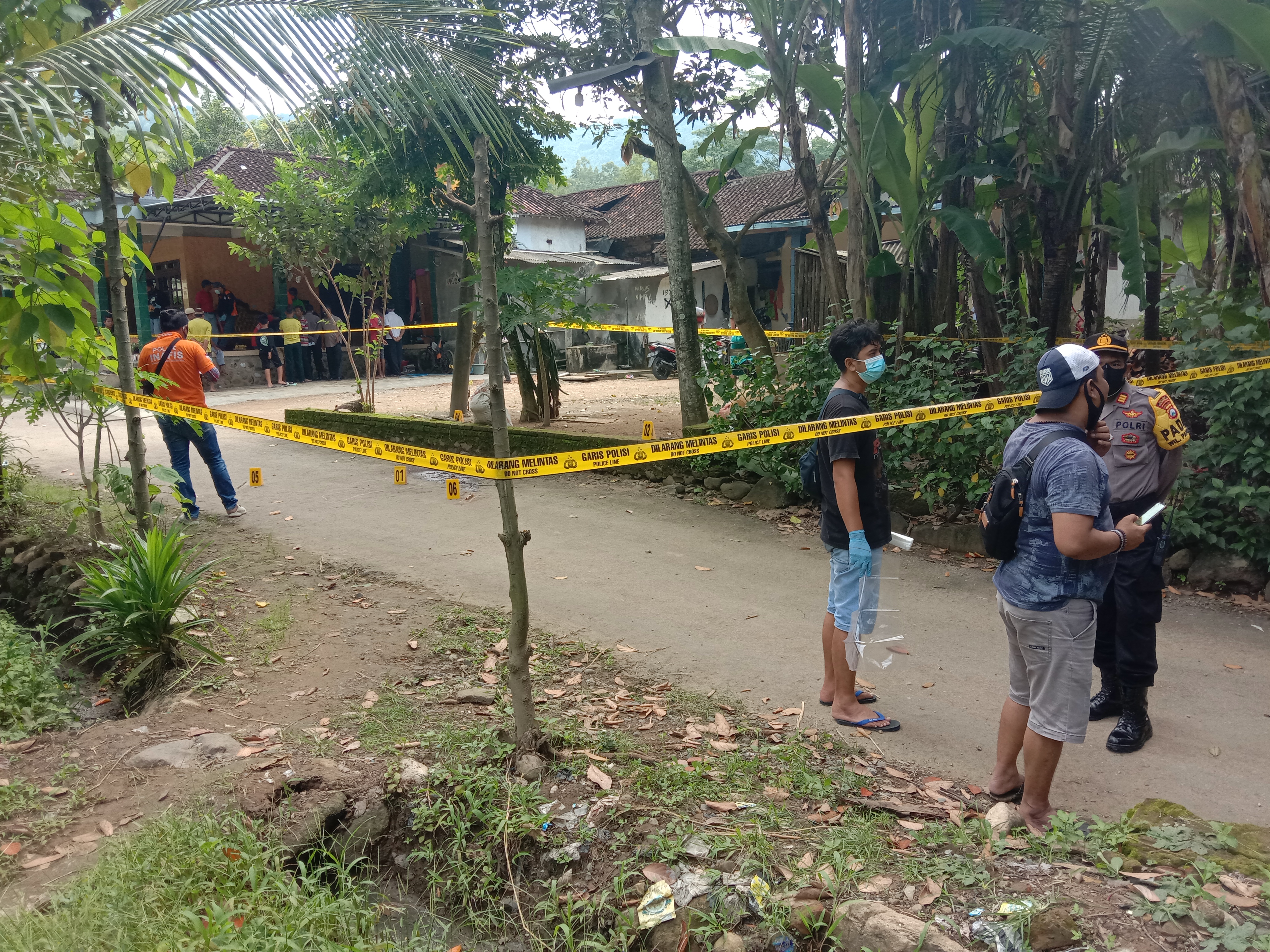 Warga Desa Kertosono Kecamatan Panggul Kabupaten Trenggalek di gegerkan kasus anak bunuh ayahnya, Senin (15/02/2021)