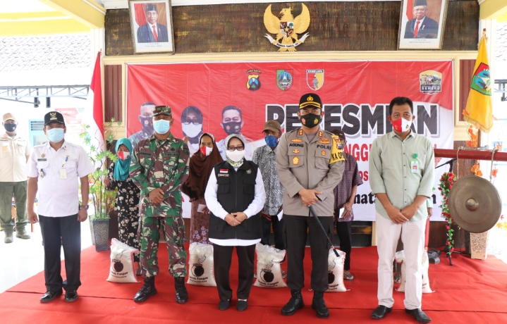 Suasana peresmian Kampung Tangguh Semeru dan Posko PPKM di Jombang, Rabu (03/3/2021).