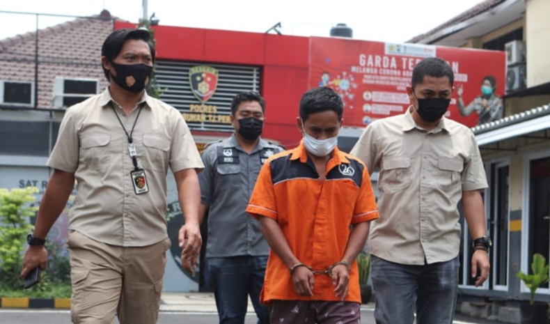 Pelaku penusukan hingga meninggal dunia di Mapolres Pelabuhan Tanjung Perak Surabaya, Kamis (4/3/2021)
