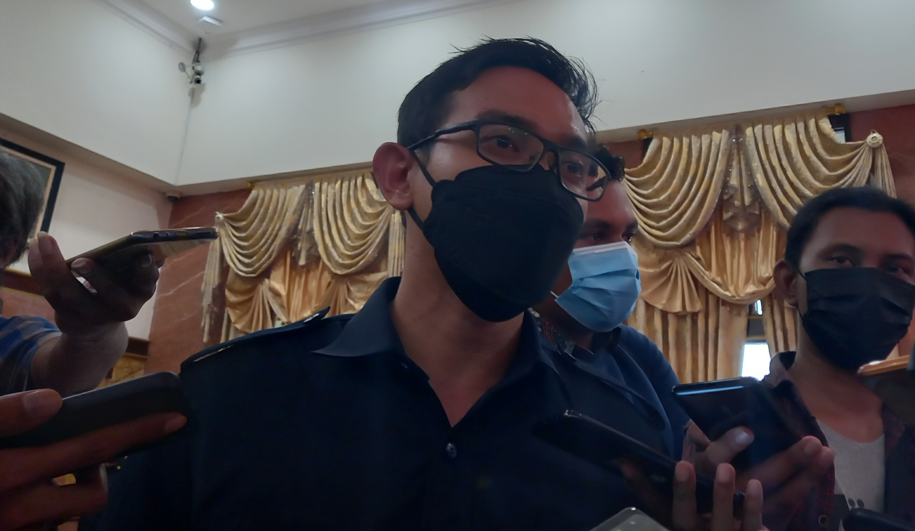 Kepala Bagian Humas Pemkot Surabaya Febriadhitya Prajatara