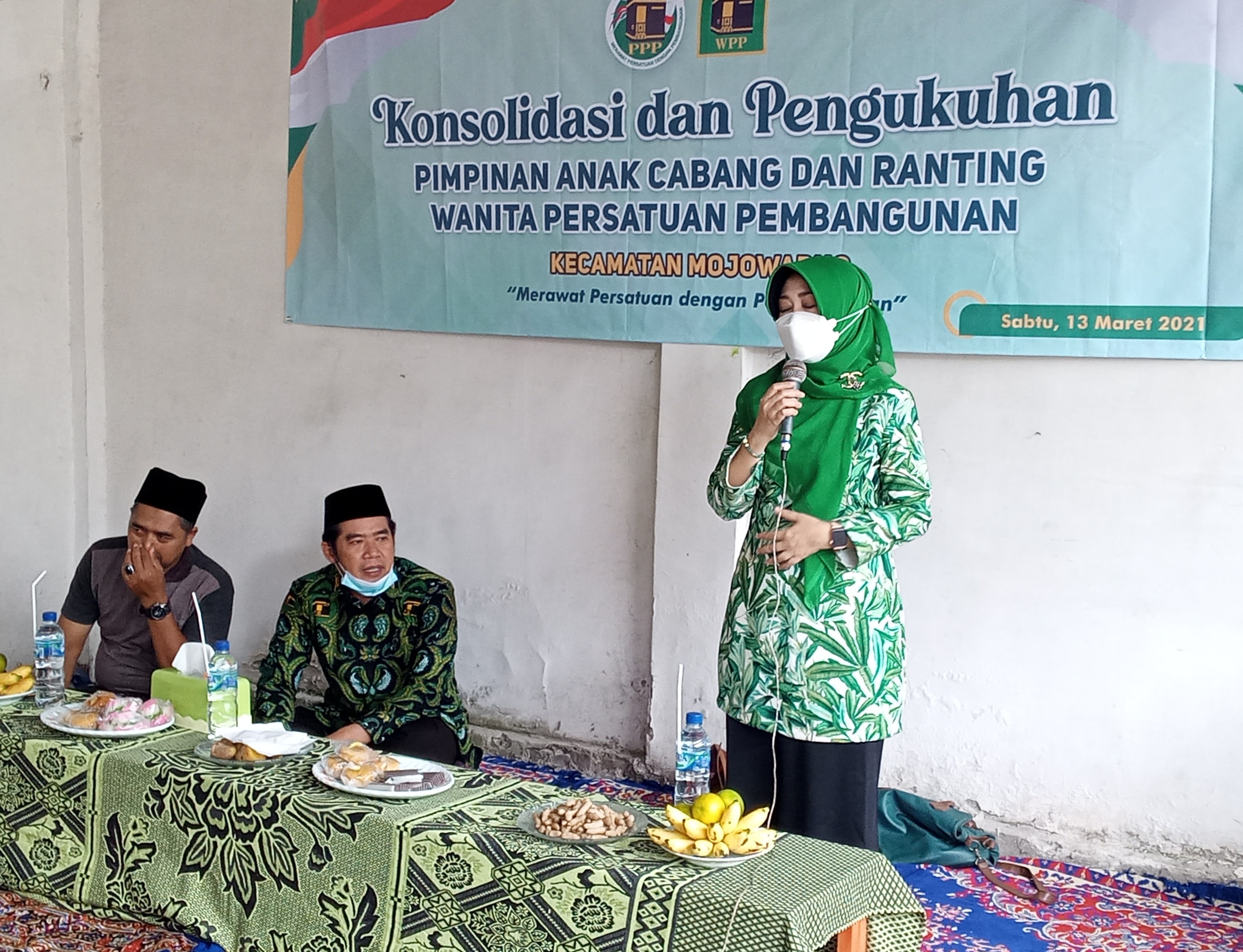Anggota DPR RI Ning Emma saat menghadiri pengukuhan PAC WPP Mojowarno.