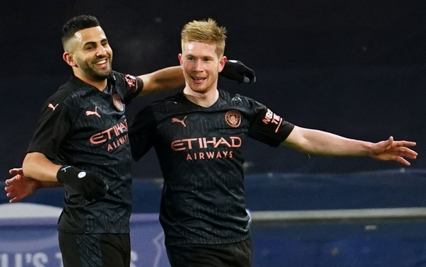 Kevin de Bruyne melakukan selebrasi usai membobol gawang Everton