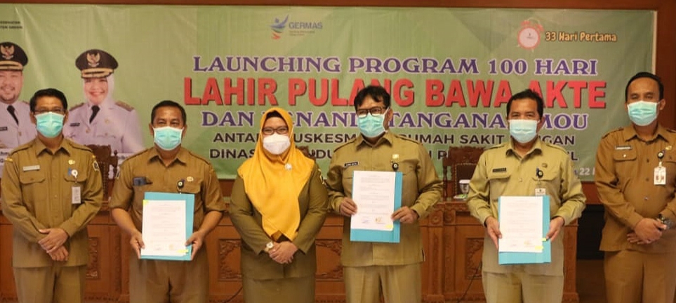 Wakil Bupati Gresik Aminatun Habibah menyaksikan penandatanganan MoU tersebut dilaksanakan di ruang Mandala Bhakti Praja kantor Bupati Gresik, Senin (22/03/2021).