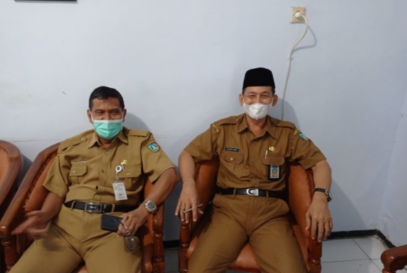 Seketaris Dinas Dikbud Jumadi bersama Kabid Pembinaan dan Ketenagaan Karyono.