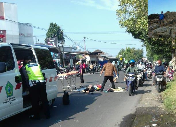 Kecelakaan di Jalan Ponokawan, Krian, Sidoarjo, Jumat (9/4/2021) yang menyebabkan pengendara motor Puji Puput Raharjo meninggal dunia 