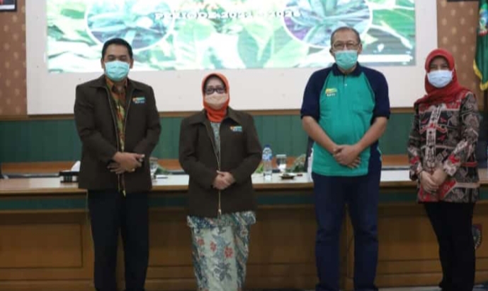 Bupati Jombang Mundjidah Wahab bersama Wabup Sumrambah