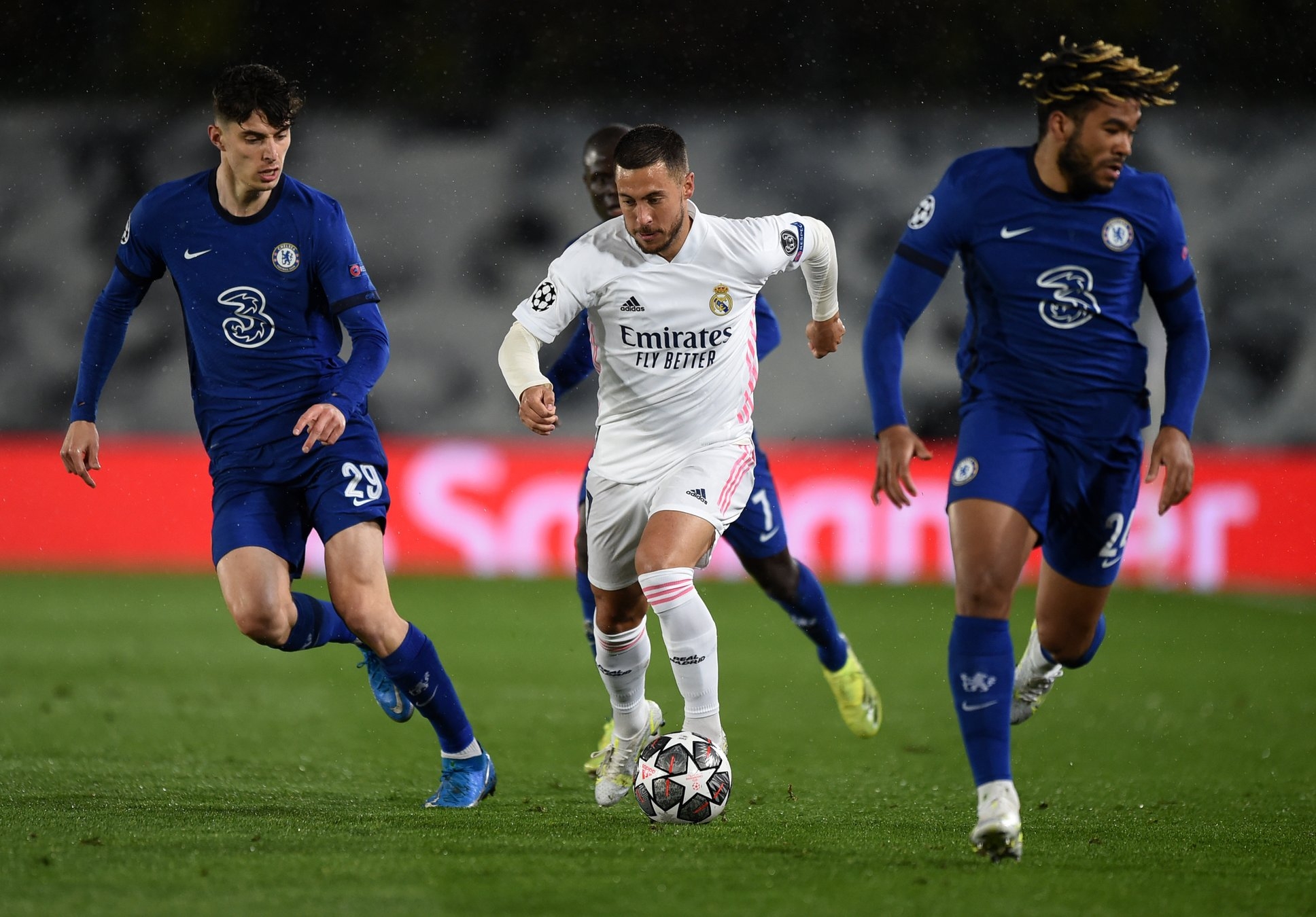 Laga semifinal Liga Champions antara Real Madrid kontra Chealsea berakhir imbang 1-1 (Twitter UEFA)