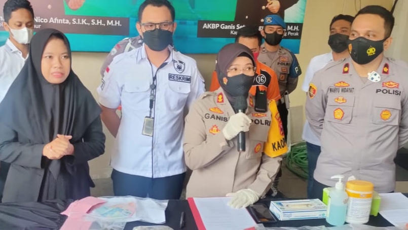 Rilis kasus pengeroyokan Mahasiswa STIKOSA AWS di Mapolres Pelabuhan Tanjung Perak, Surabaya