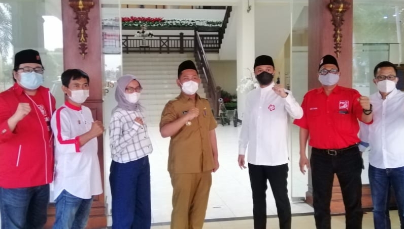Plt Ketum PSI, Giring Ganesa saat melakukan kunjungan 
