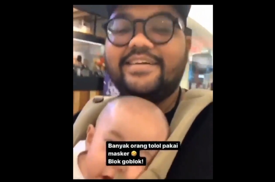 Screenshoot video lelaki yang tak menggunakan masker serta mengolok-olok pengunjung mall di Surabaya 