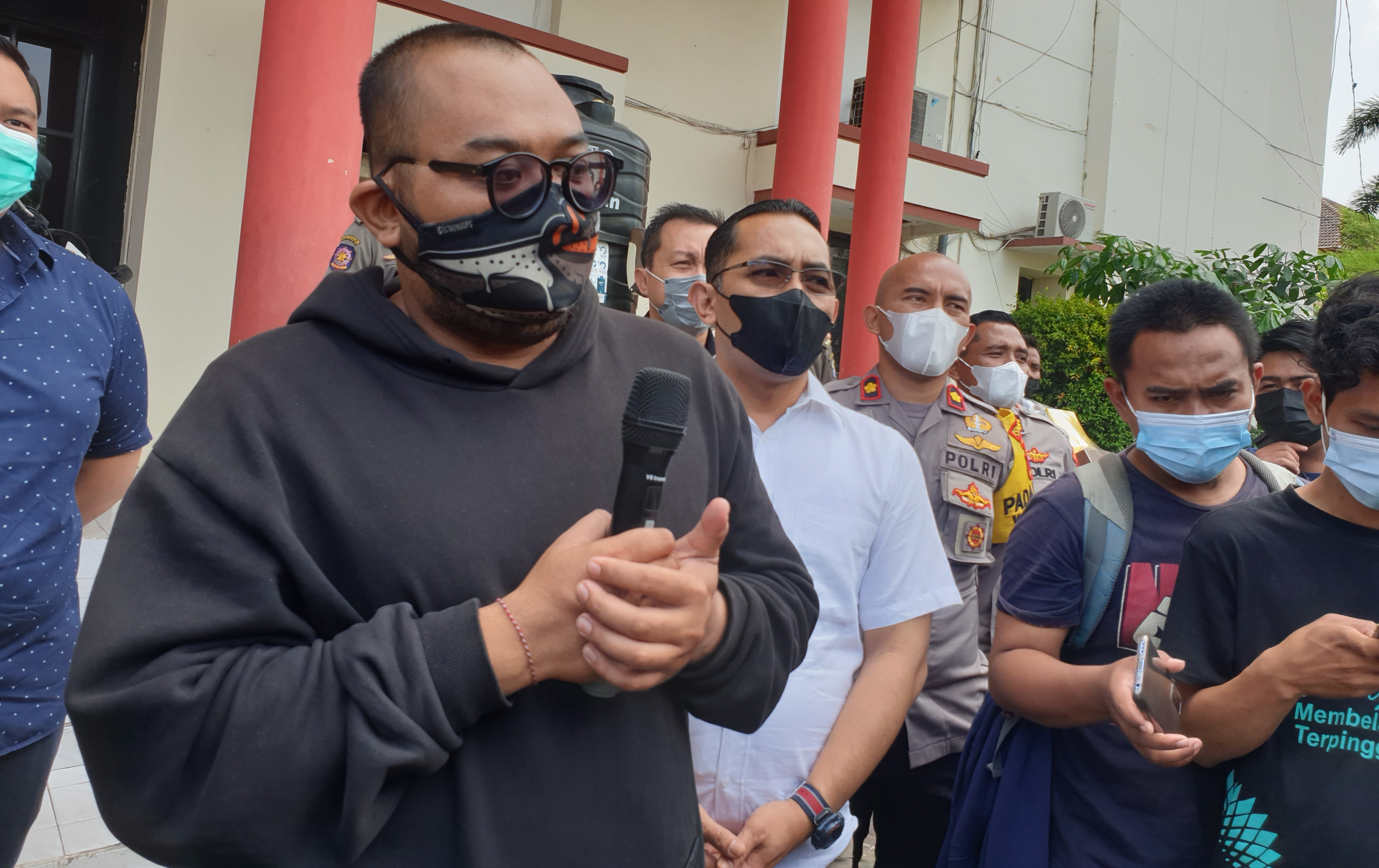Putu Arimbawa (28), warga Driyorejo Gresik yang mencaci maki pengunjung mal bermasker.