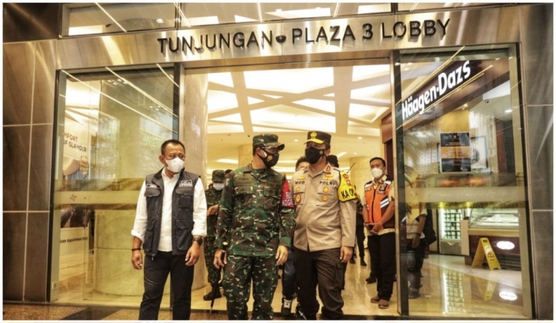 Forkopimda Jatim yang terdiri Plh Sekdaprov Jatim Heru Tjahjono, Kapolda Jatim Irjen Pol Nico Afinta, dan Pangdam V/Brawijaya Mayjen TNI Suharyanto melakukan sidak di Tunjungan Plaza Surabaya, kemarin.
