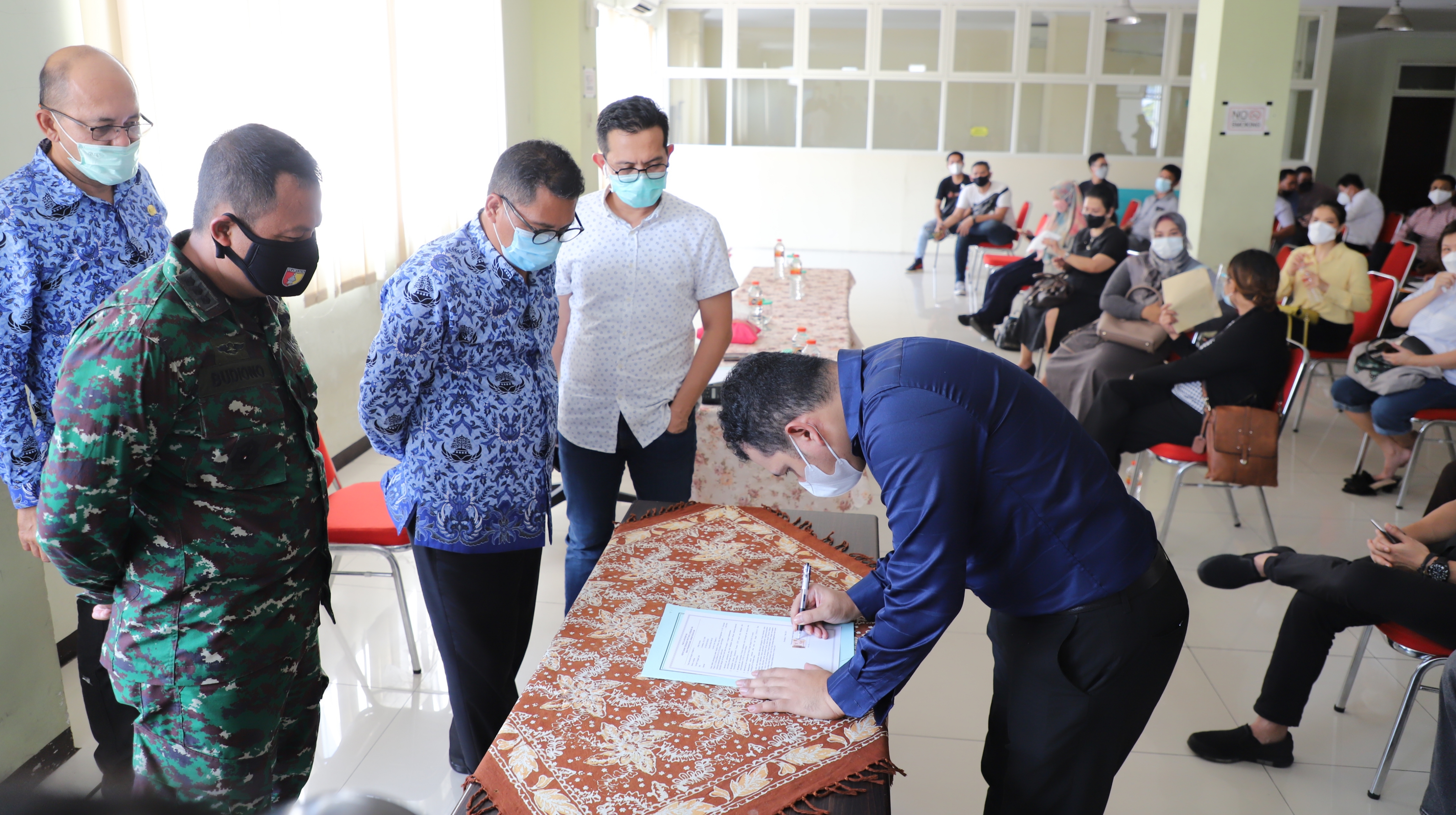Lenandatanganan pakta integritas pengusaha hiburan di Surabaya 