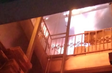 Gudang pembuatan sound system yang terbakar di Jalan Petemon Surabaya
