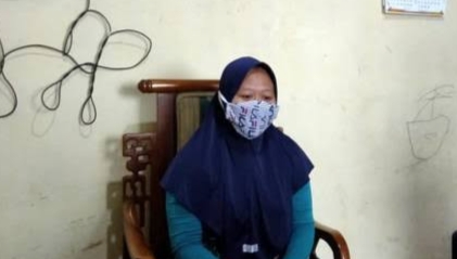 Guru TK di Malang yang terjerat aplikasi pinjaman online.