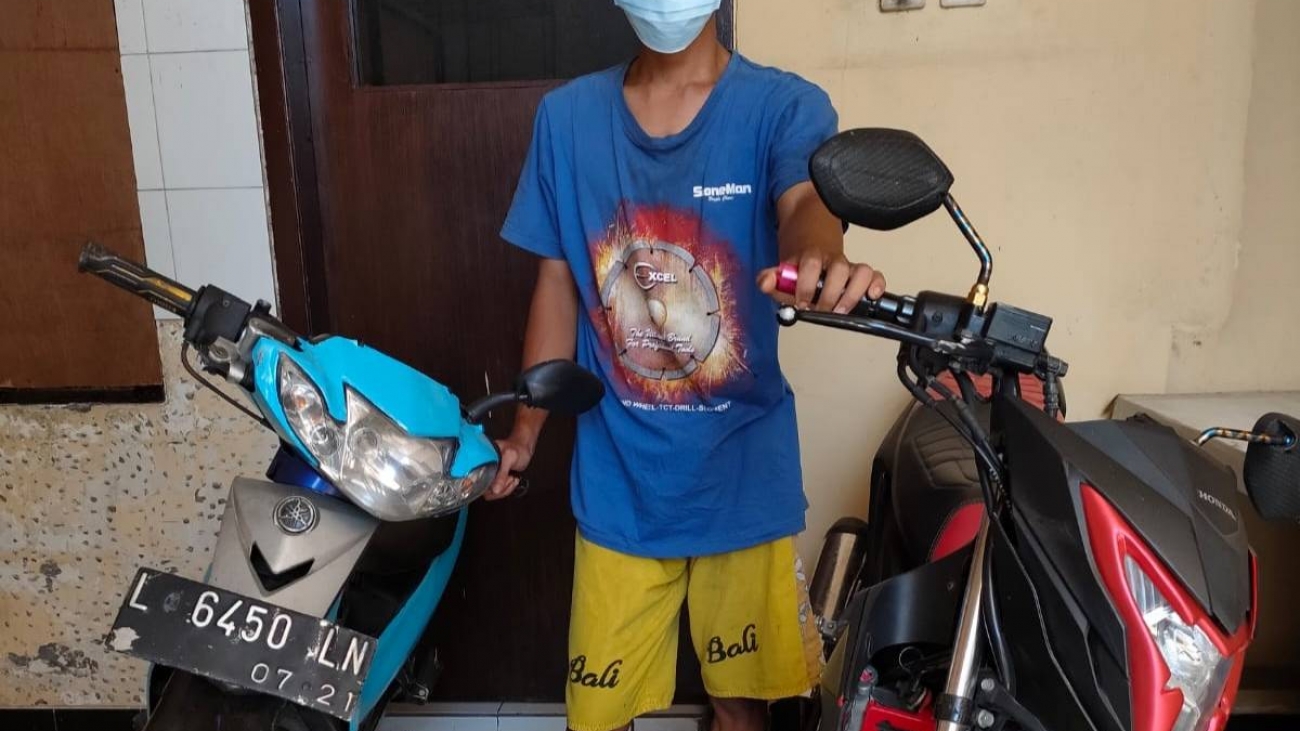 Pelaku dan barang bukti 2 unit motor.