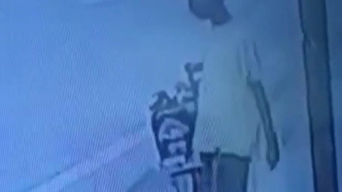 Tangkapan layar aksi pencurian yang dilakukan pelaku.
