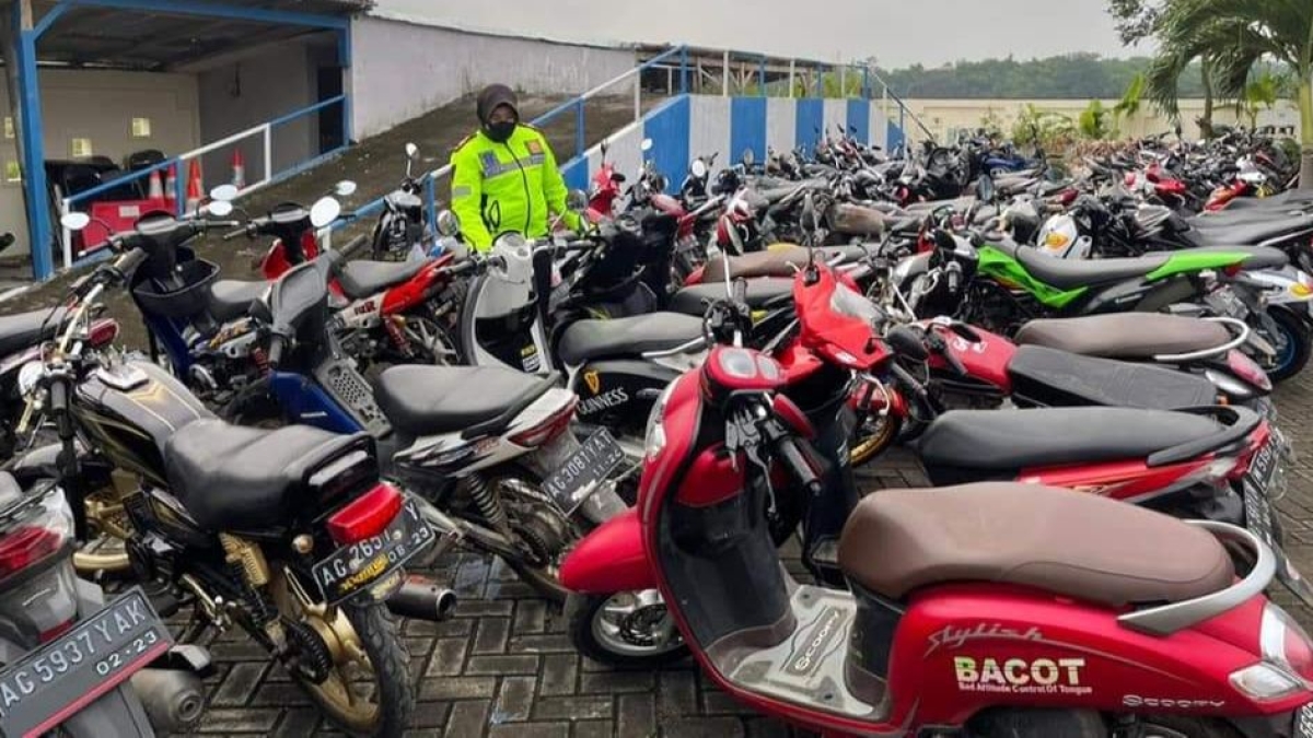 Puluhan motor yang diamankan Polisi.