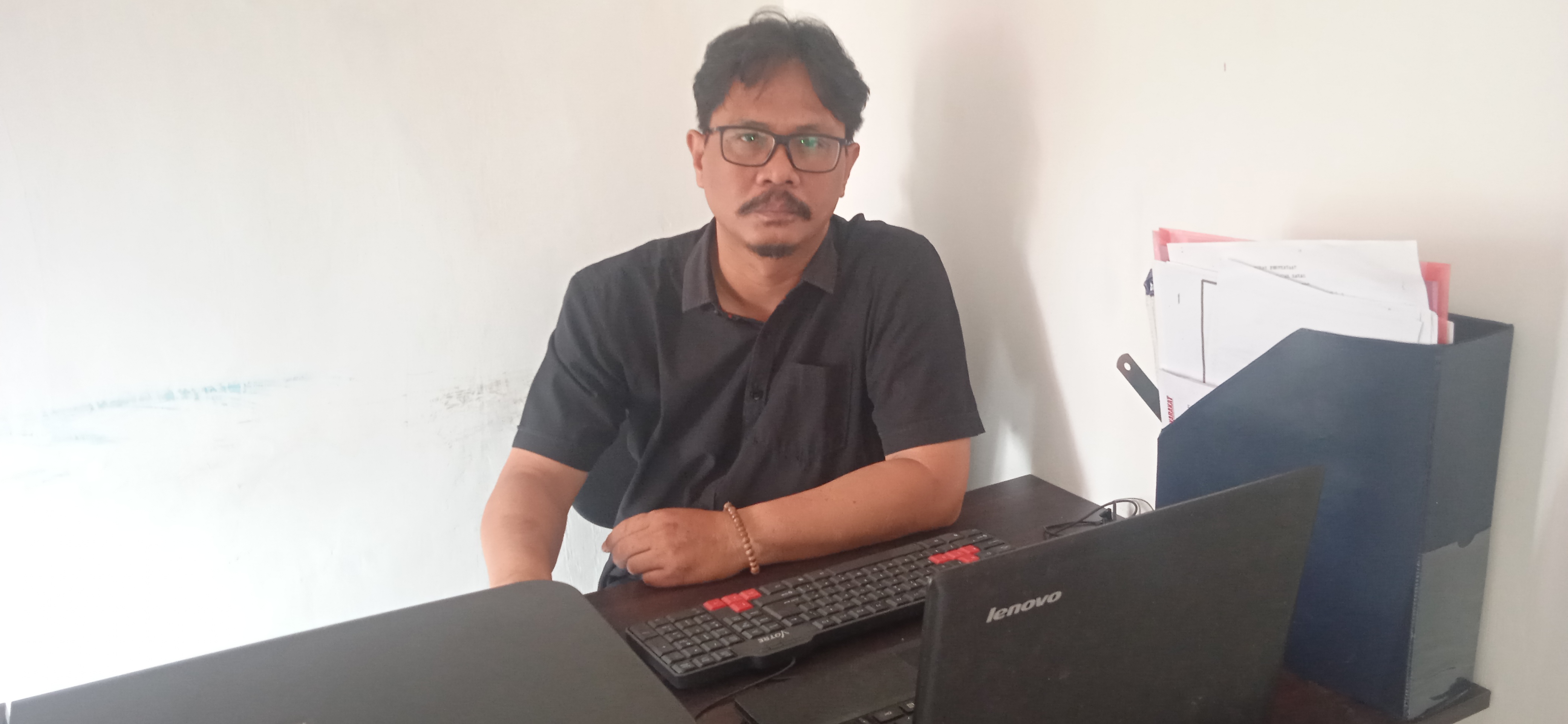 Cucuk Wahyu Riyanto Ketua LSM LPHM Pandawa pendamping warga.
