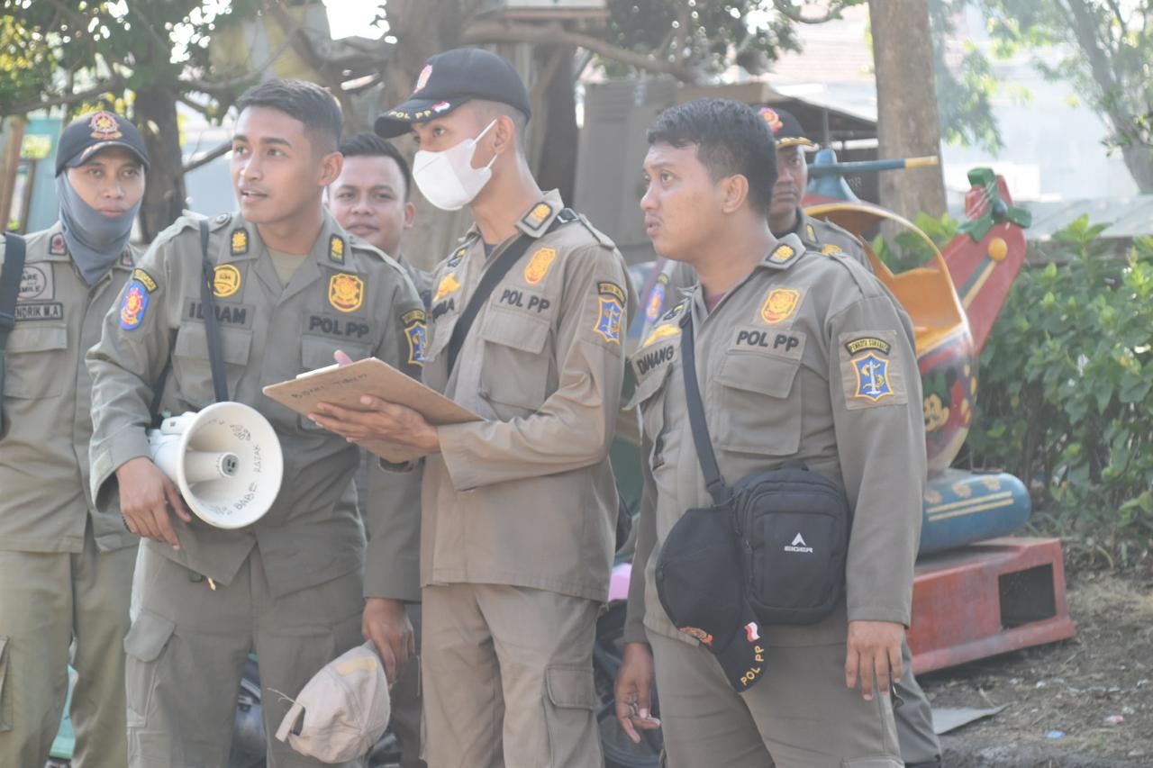 Satpol PP Kota Surabaya kembali melakukan sosialisasi penertiban kepada pemilik usaha barang bekas