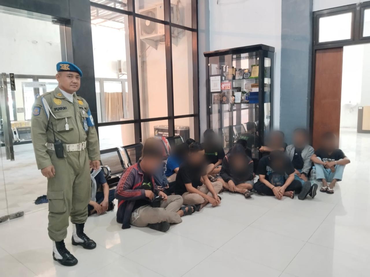 Satpol PP Surabaya mengamankan 13 orang saat tengah pesta minuman keras (miras). 