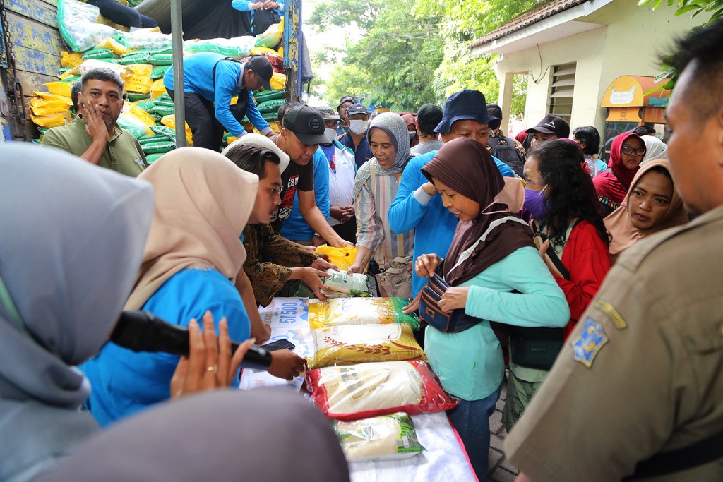 Pemerintah Kota (Pemkot) Surabaya rutin menggelar Gerakan Pangan Murah (GPM) di setiap wilayah secara bergiliran.