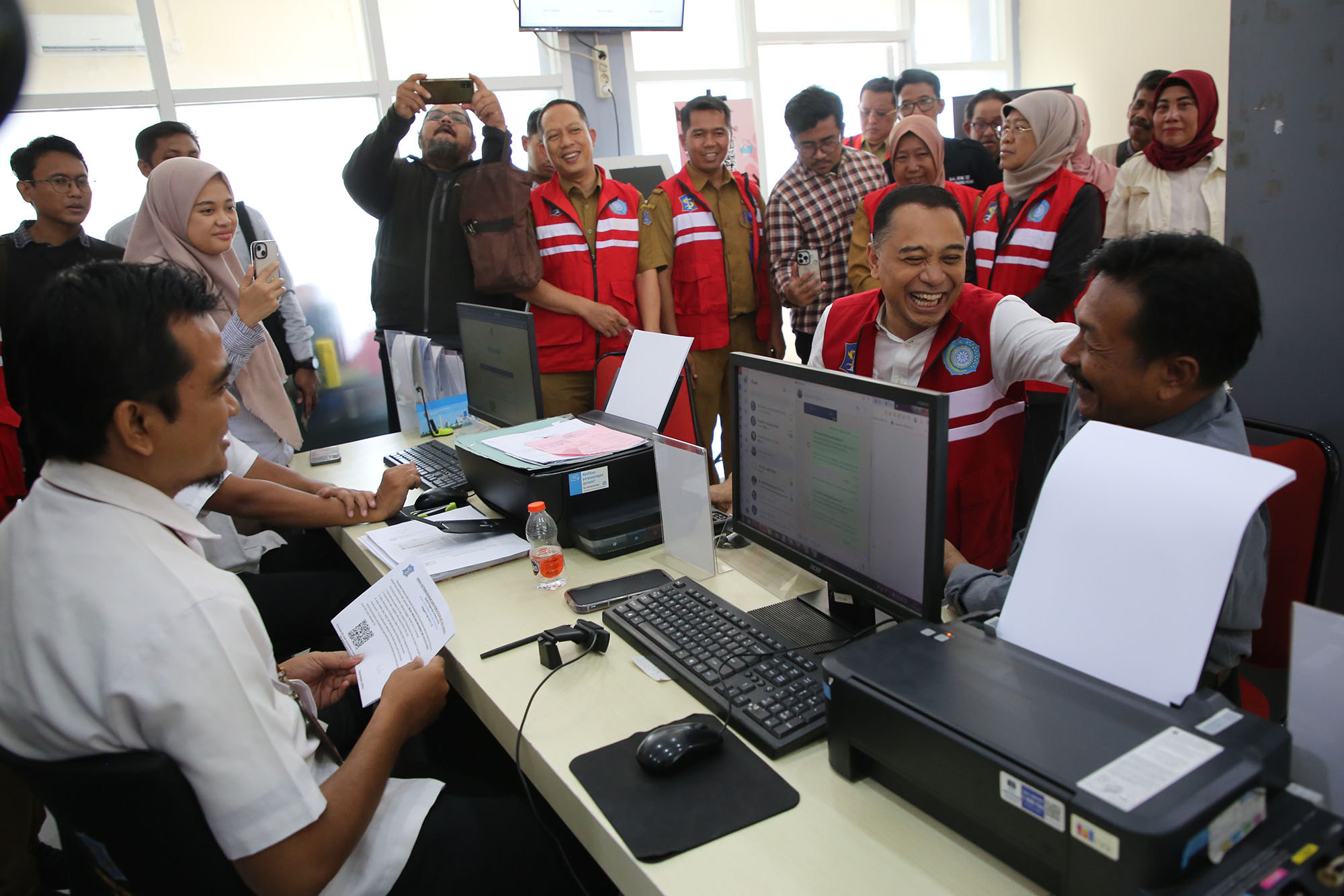 Wali Kota Surabaya Eri Cahyadi ngantor di kelurahan Tanjung Perak, Kecamatan Pabean Cantian