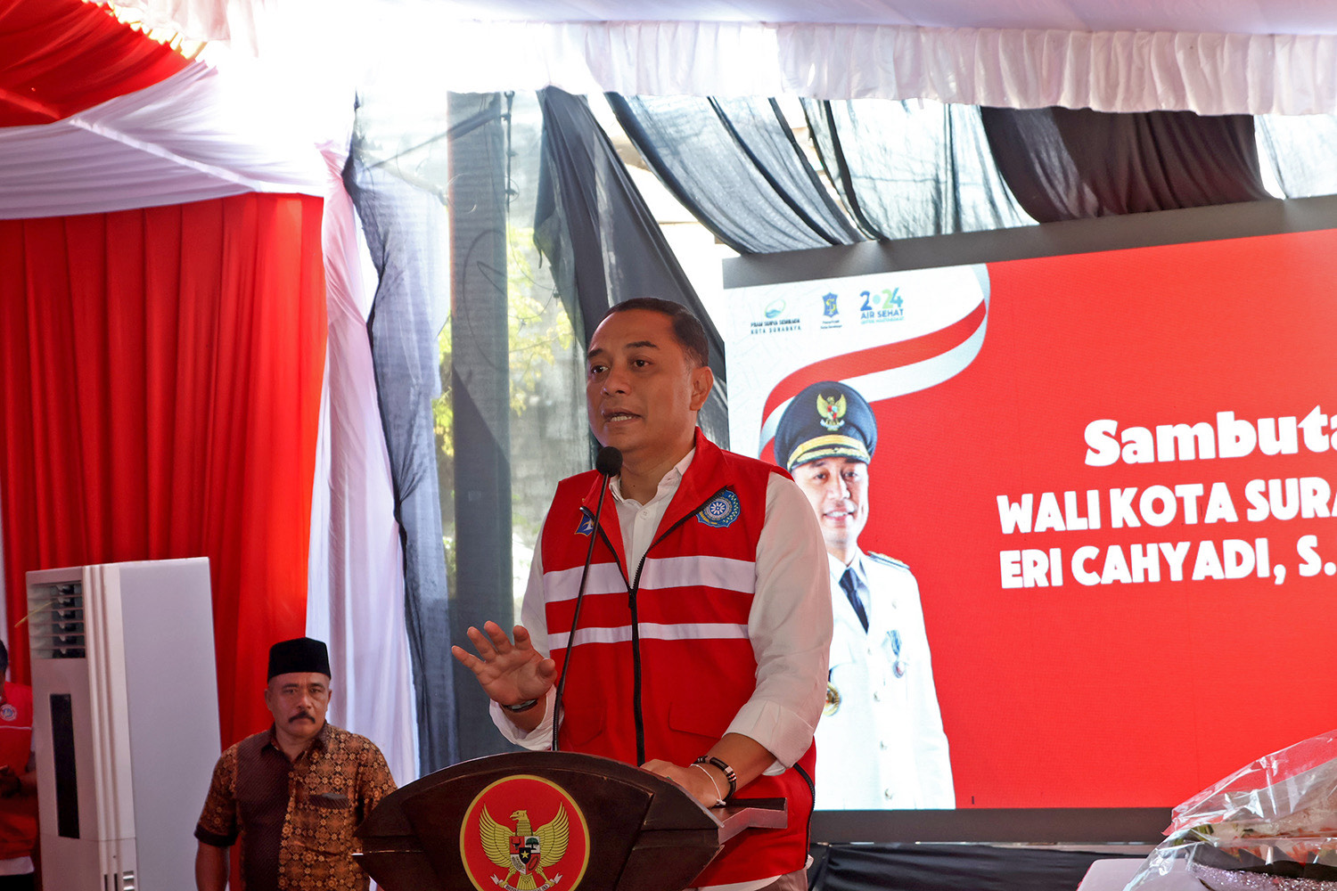 Wali Kota Surabaya Eri Cahyadi meresmikan master meter PDAM Surya Sembada, di Jalan Tambak Dalam Baru, Asemrowo, Surabaya