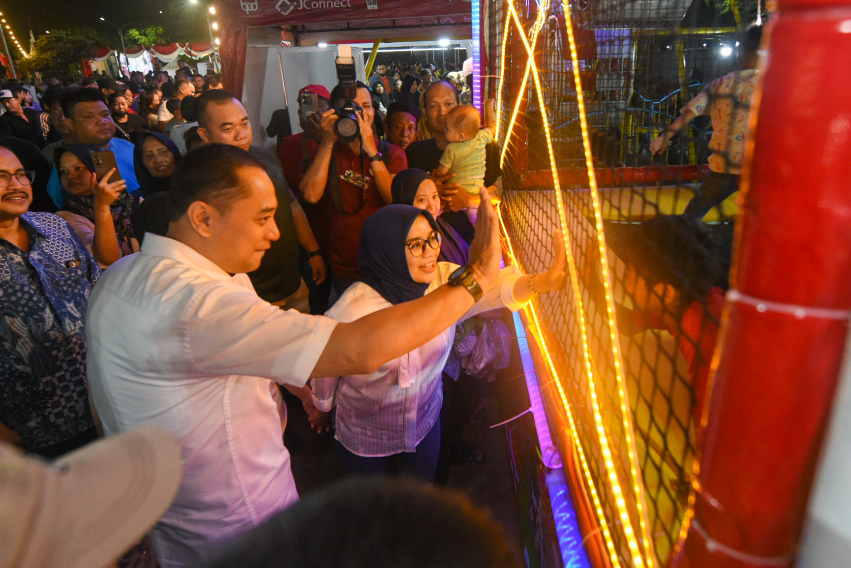 Wali Kota Surabaya Eri Cahyadi meresmikan Wisata Rakyat di Nambangan