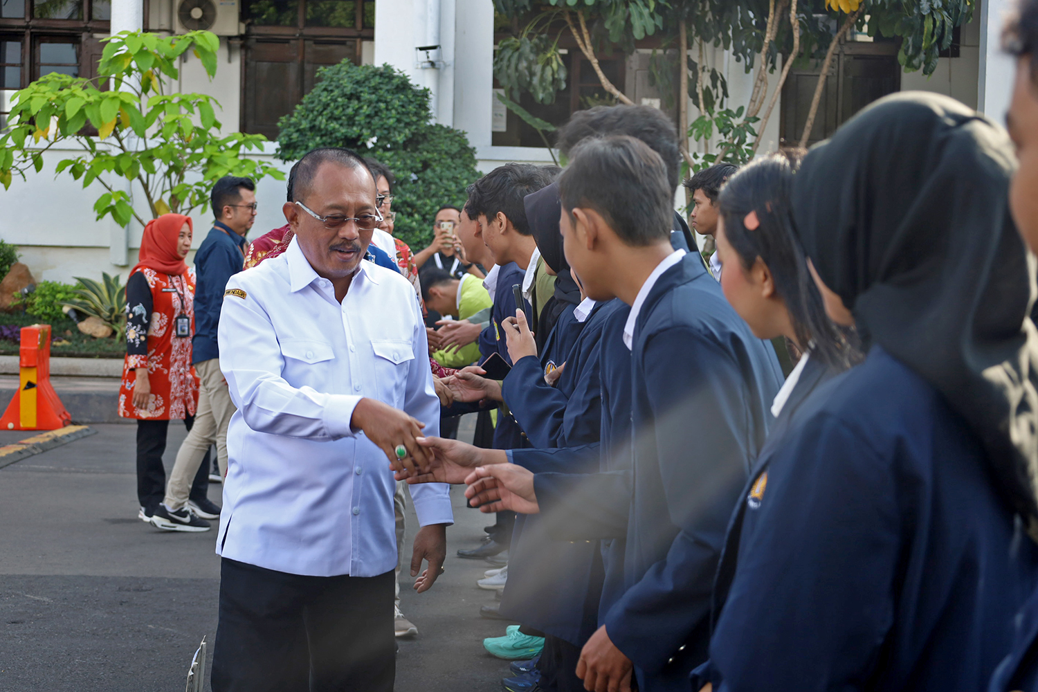 Wakil Wali Kota Armuji memberikan semangat dan apresiasi kepada 1.749 peserta mahasiswa yang hadir di penutupan MSIB batch 6