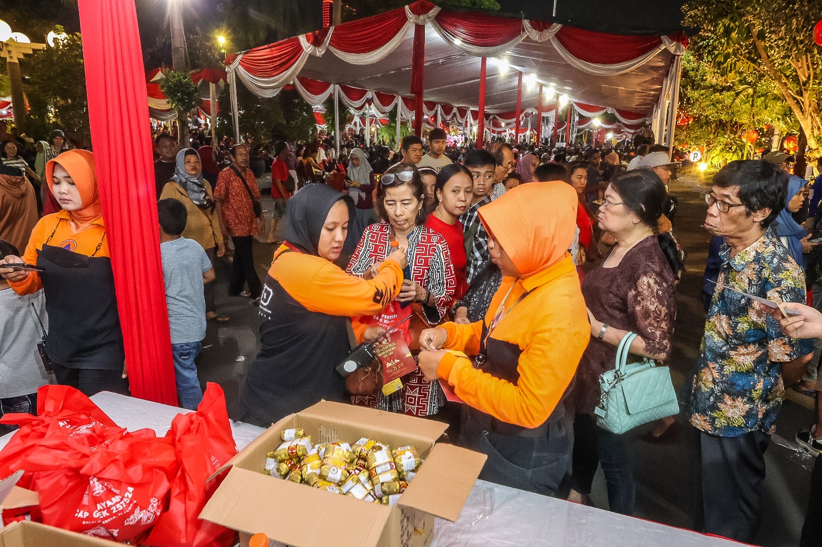 Perayaan Imlek Malam Cap Go Meh 2024 di Balai Kota Surabaya, Minggu (25/2/2024)