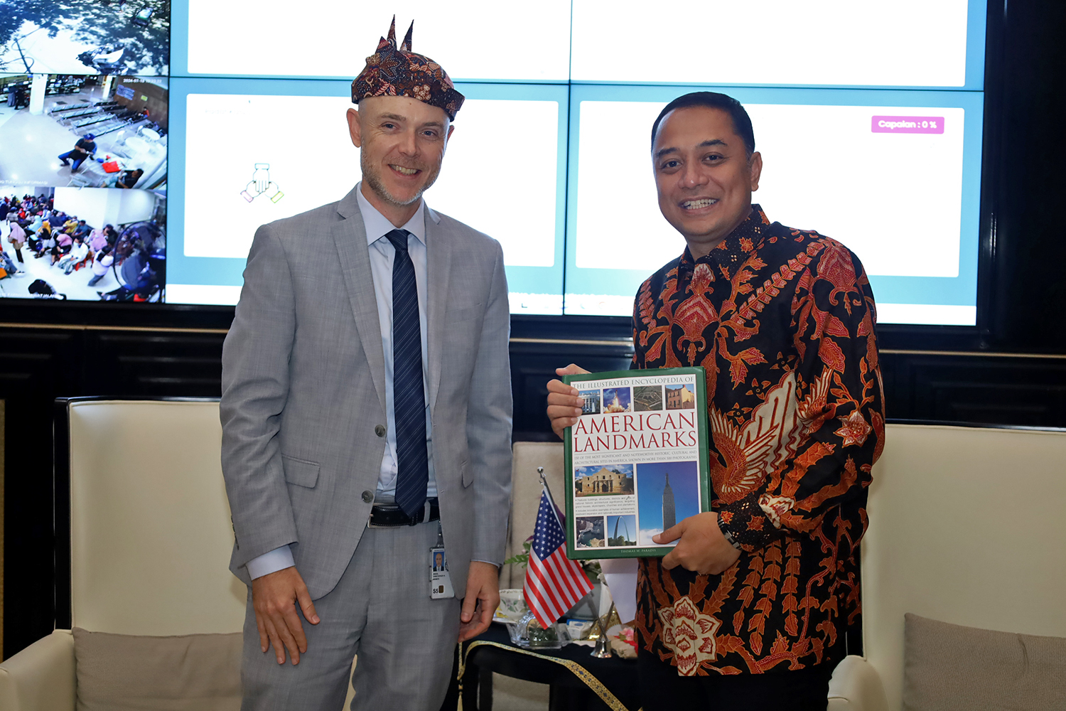 Wali Kota Surabaya Eri Cahyadi menyambut kunjungan Konsulat Jenderal Amerika Serikat di Surabaya, Christopher Green 
