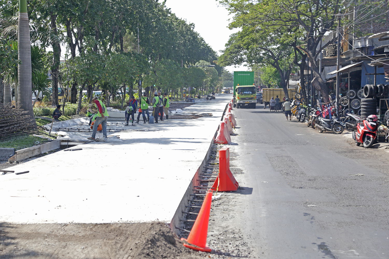 Betonisasi Jalan Dupak dan Jalan Dupak Rukun Surabaya