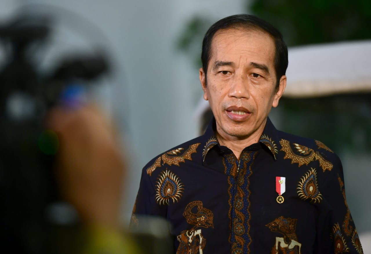 Presiden Jokowi saat memberikan keterangan pers di Istana Kepresidenan Bogor, Jawa Barat, Jumat (15/01/2021). | Setpres