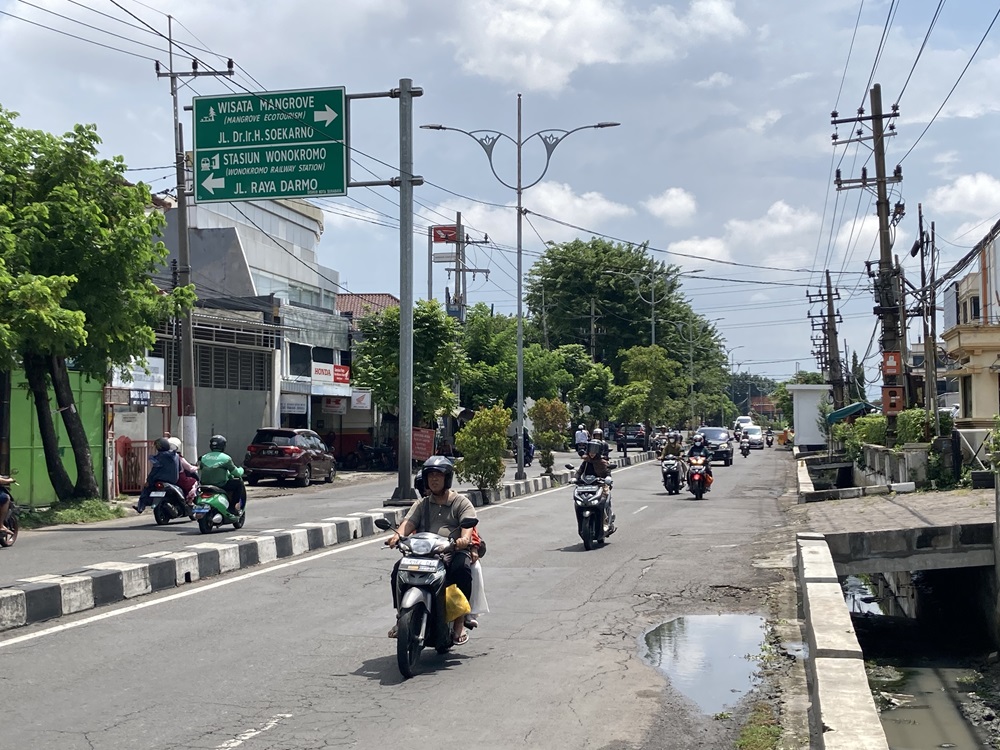 Pemkot Surabaya bakal betonisasi di Jalan Raya Kedung Baruk - Jalan Raya Kalirungkut