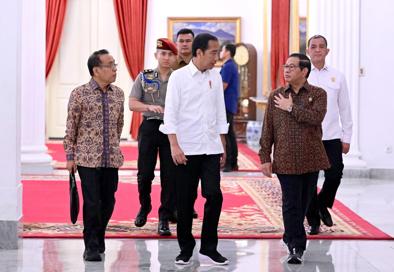 Presiden Joko Widodo dalam Sidang Kabinet Paripurna (SKP) bersama para jajarannya yang digelar di Istana Negara, Jakarta, pada Senin, 26 Februari 2024. Foto: BPMI Setpres/Muchlis Jr