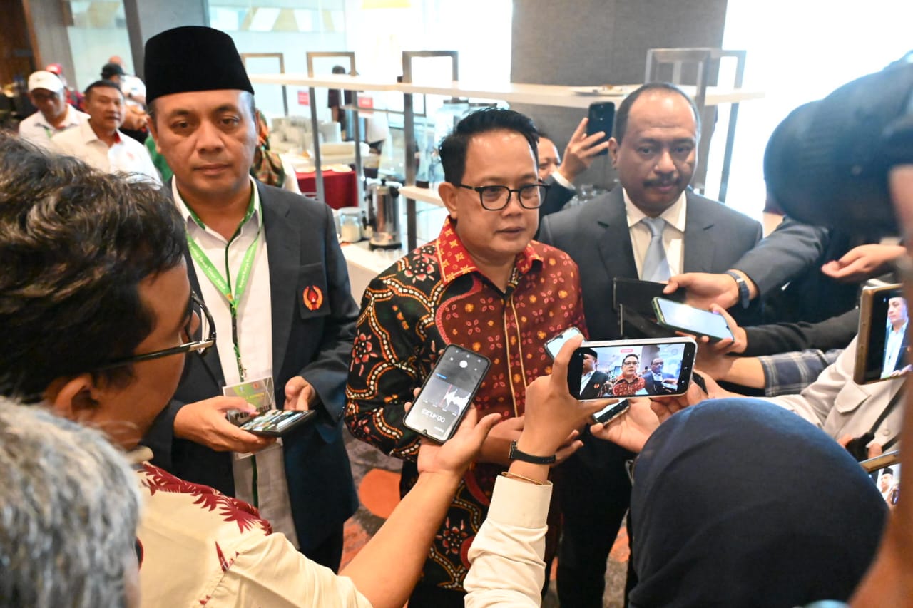 Pendiri Konfederasi Olahraga Nahdlatul Ulama (KONU) Firman Syah Ali bersama Pj Gubernur Adhy Karyono 