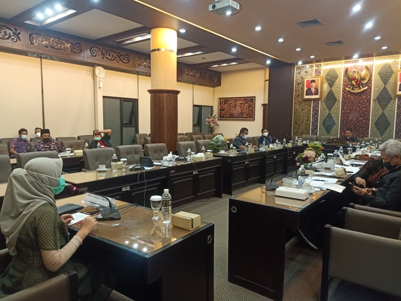 Suasana fit and proper test terhadap calon anggota Komisi Penyiaran Indonesia Daerah (KPID) Provinsi Jatim periode 2021 – 2024.