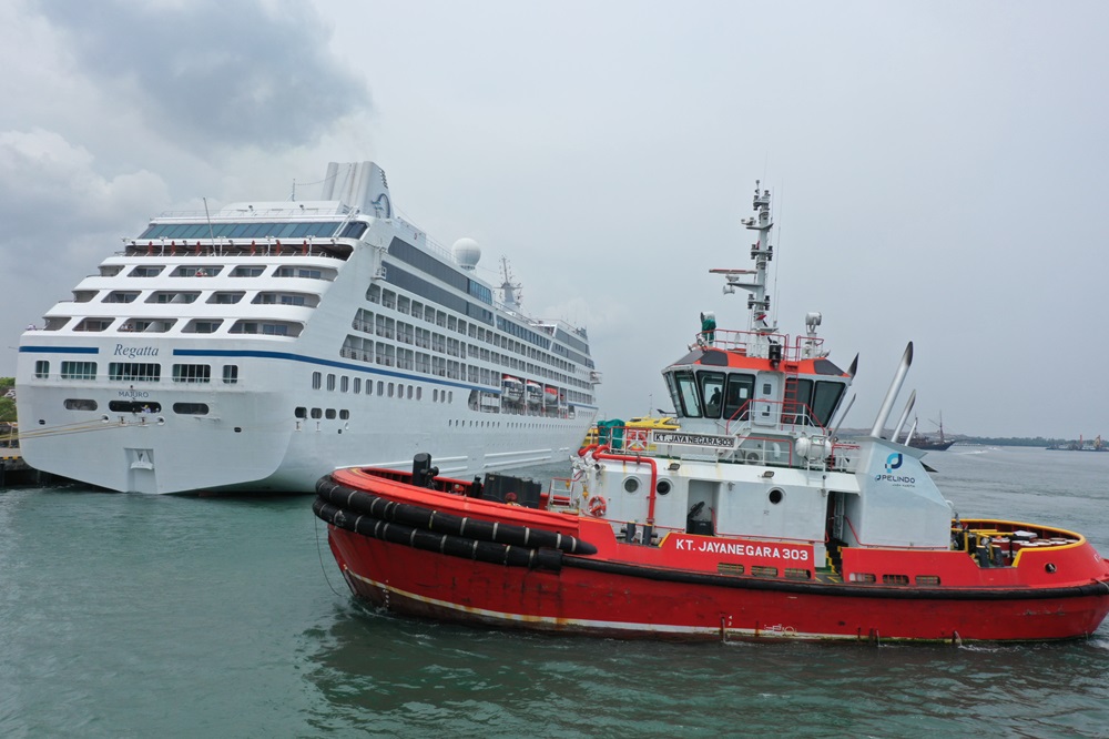 Kapal pesiar bersandar di Pelabuhan Tanjung Perak Surabaya
