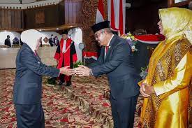 Gubernur Khofifah Hadiri Pelantikan Ketua DPRD Jatim. Foto: dok.humasjatim