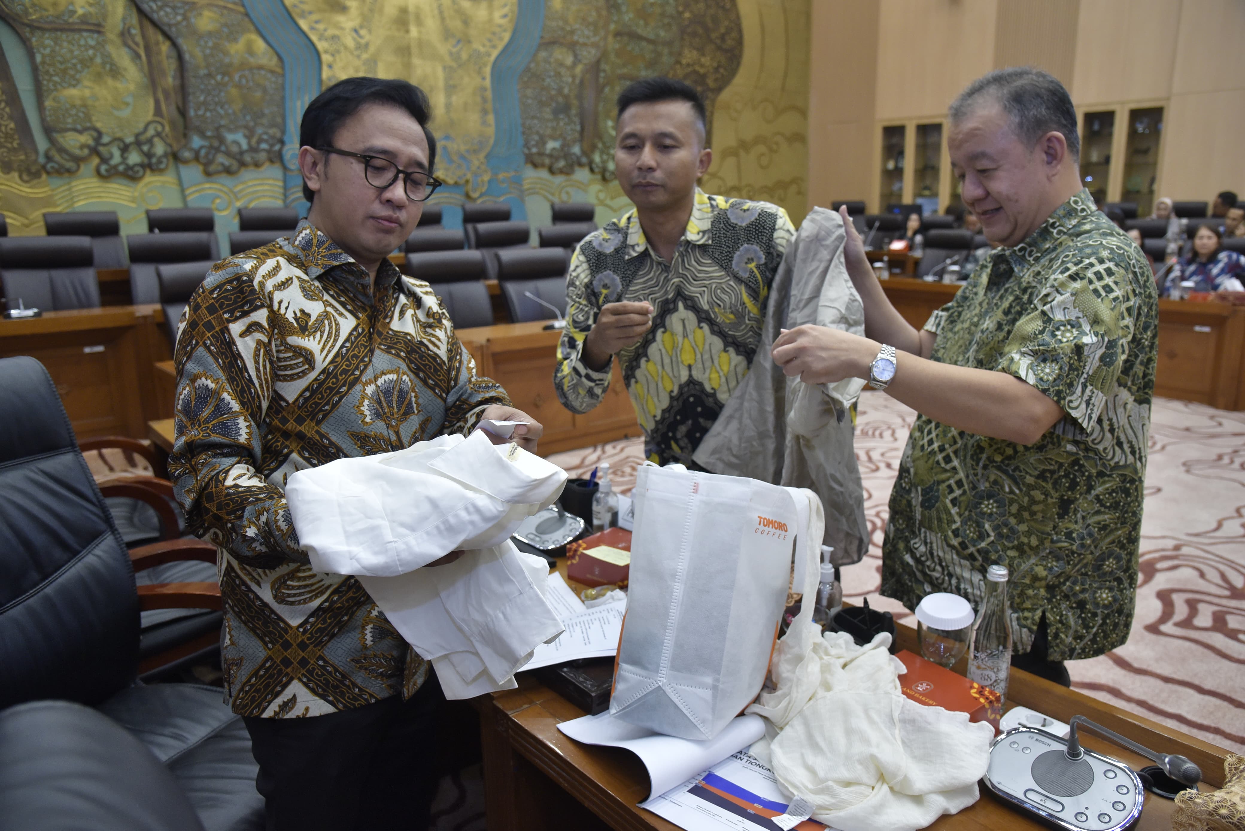 Wakil Ketua Komisi VII DPR RI Bambang Heryadi usai RDPU dengan Asosiasi Pertekstilan Indonesia (API). Foto: Munchen/Andri/Parlementaria DPR