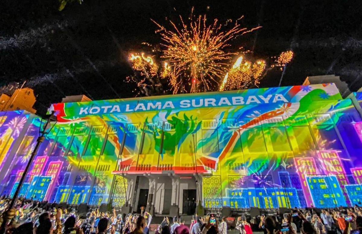 Pertunjukkan video mapping saat grand launching Kota Lama Surabaya
