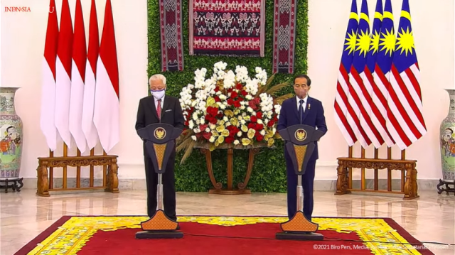 Presiden Jokowi dan PM Malaysia Dato’ Sri Ismail Sabri Yakoob saat memberikan keterangan pers bersama, di Istana Kepresidenan Bogor, Jawa Barat, Rabu (10/11/2021). (YouTube Sekretariat Presiden)