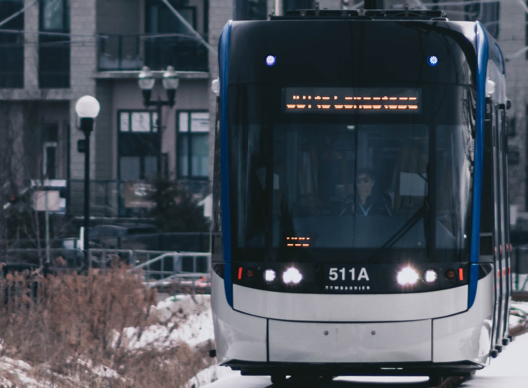 Ilustrasi transportasi massal berbasis rel. (Unsplash)
